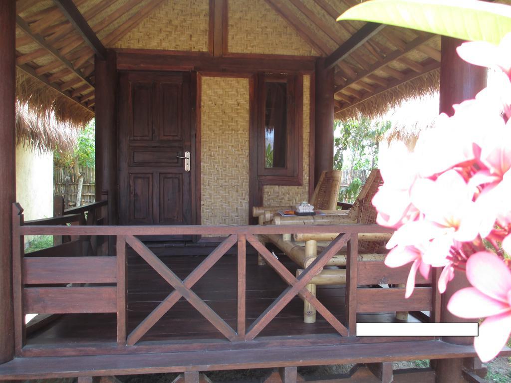 Selong Belanak Bungalows Luaran gambar
